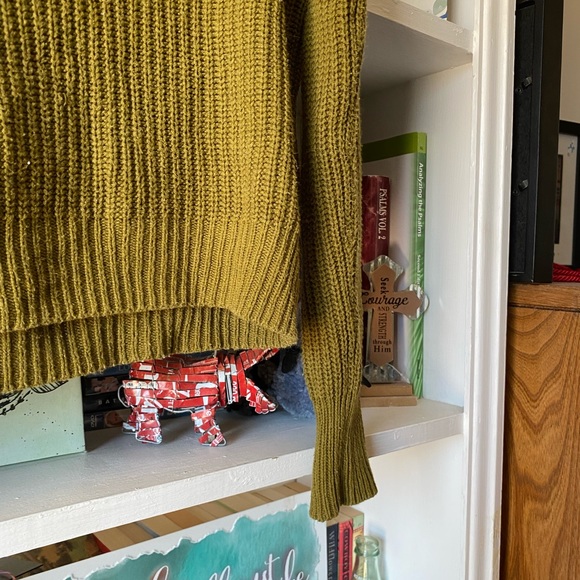 Urban Outfitters | Cropped Ribbed Army Green Pullover Sweater - Picture 5 of 10